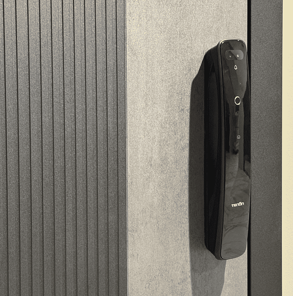 Электронный замок в&nbsp;современном дизайне с&nbsp;системой Push/Pull.