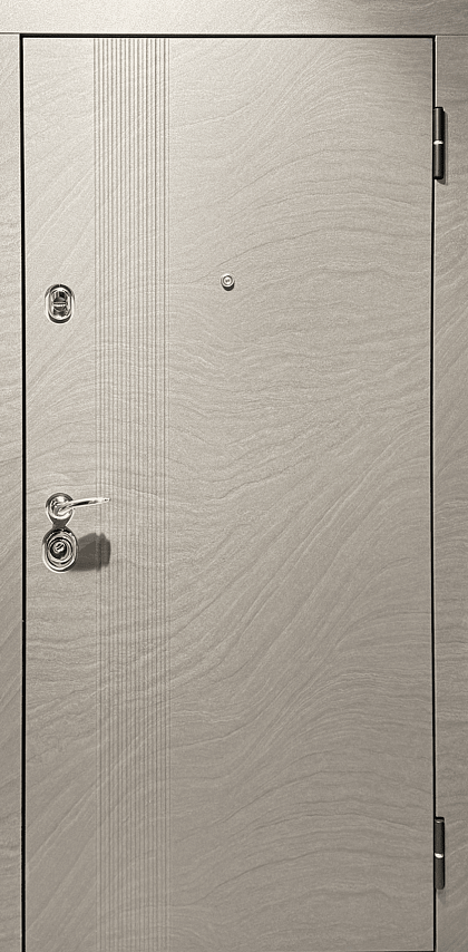 Внешняя дверь зеленого цвета с золотой отделкой, имеет три прямоугольные панели. Внутренняя дверь белого цвета с более простым дизайном.