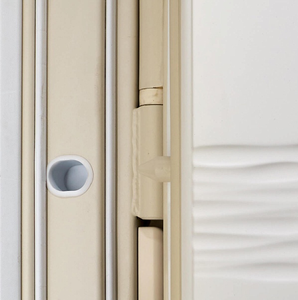 Противосъёмные ригели не позволяют вскрыть дверь путём срезания петель. Прочность на срез — 1200 кг