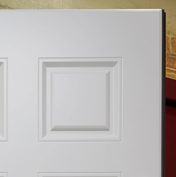 Классическая фрезеровка в сочетании с белым цветом отделки помогут выбрать дизайнерское решение в прихожей