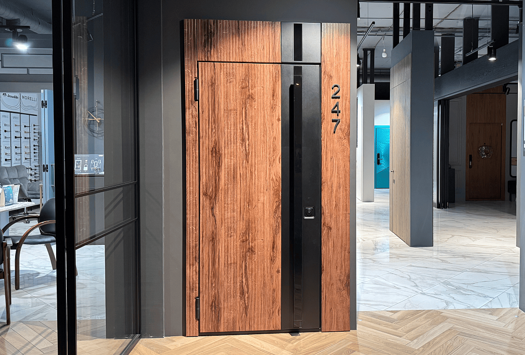 Приходите в&nbsp;фирменный салон &laquo;Дверные решения&raquo; в&nbsp;Минске, чтобы вживую оценить дверь и&nbsp;её&nbsp;стильные детали.