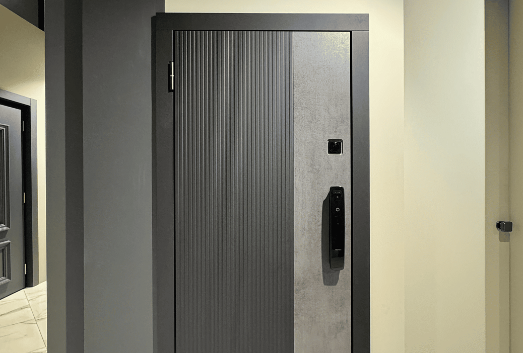 Приходите в&nbsp;фирменный салон &laquo;Стальная линия&raquo; в&nbsp;Минске, чтобы вживую оценить комфорт водной двери с&nbsp;электронным замком дверь.