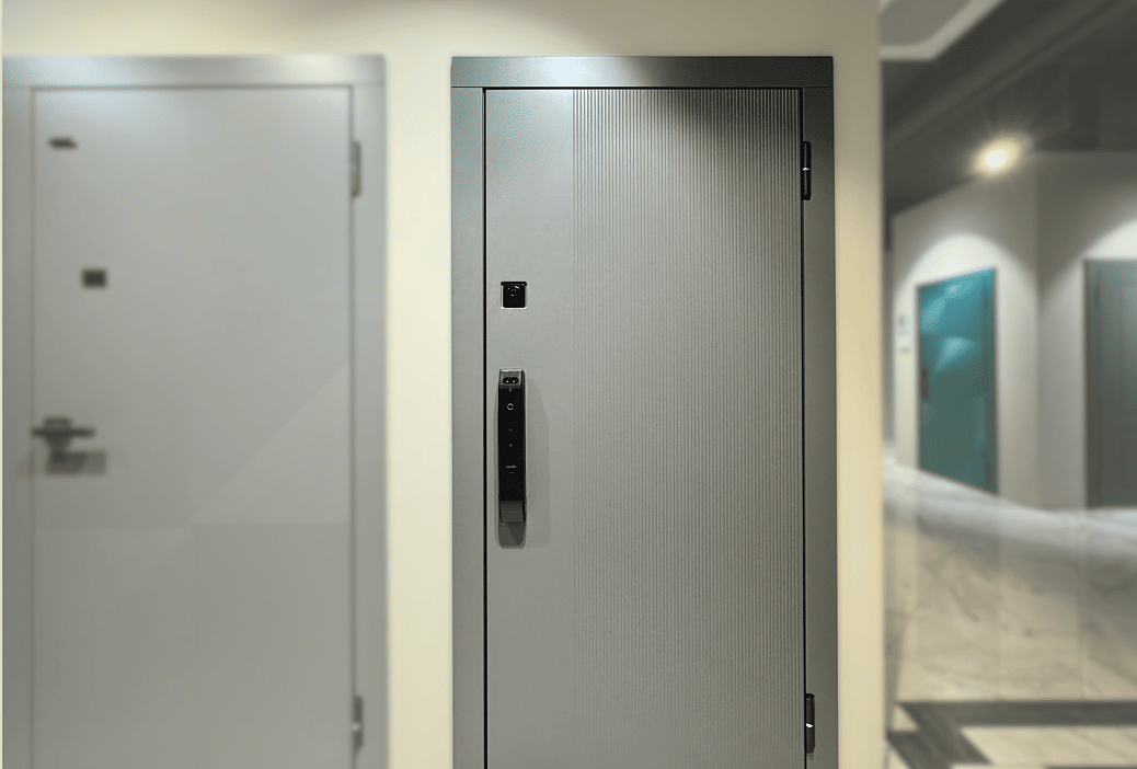 Приходите в&nbsp;фирменный салон &laquo;Стальная линия&raquo; в&nbsp;Минске, чтобы вживую оценить комфорт водной двери с&nbsp;электронным замком дверь.